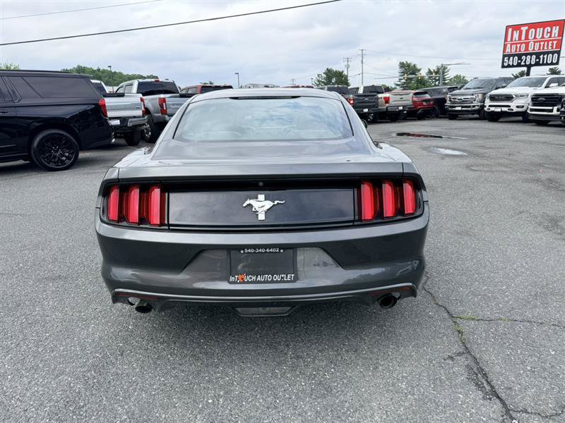 Used 2017 Ford Mustang Coupe RWD image 4