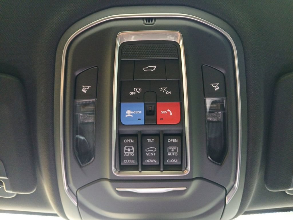 Used 2025 Jeep Grand Cherokee Limited w/ Trailer Tow Package AWD/4WD image 5
