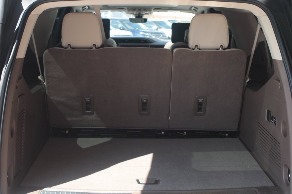 Used 2021 GMC Yukon XL Denali w/ Denali Premium Package image 13