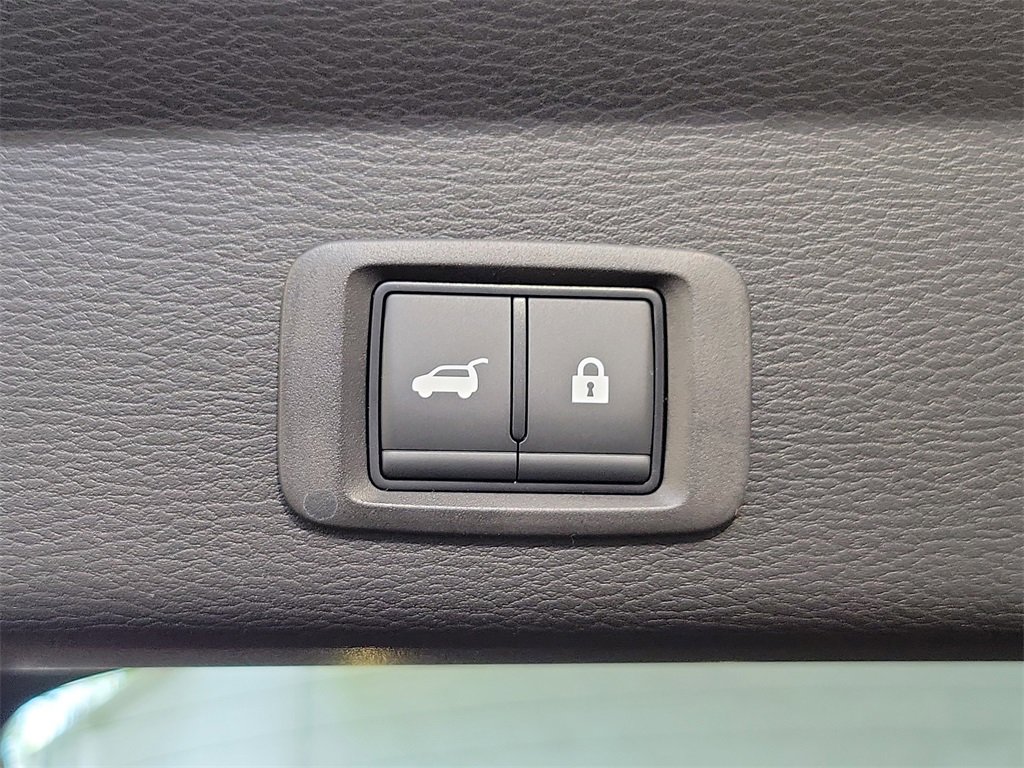 New 2025 Mitsubishi Outlander SE image 8