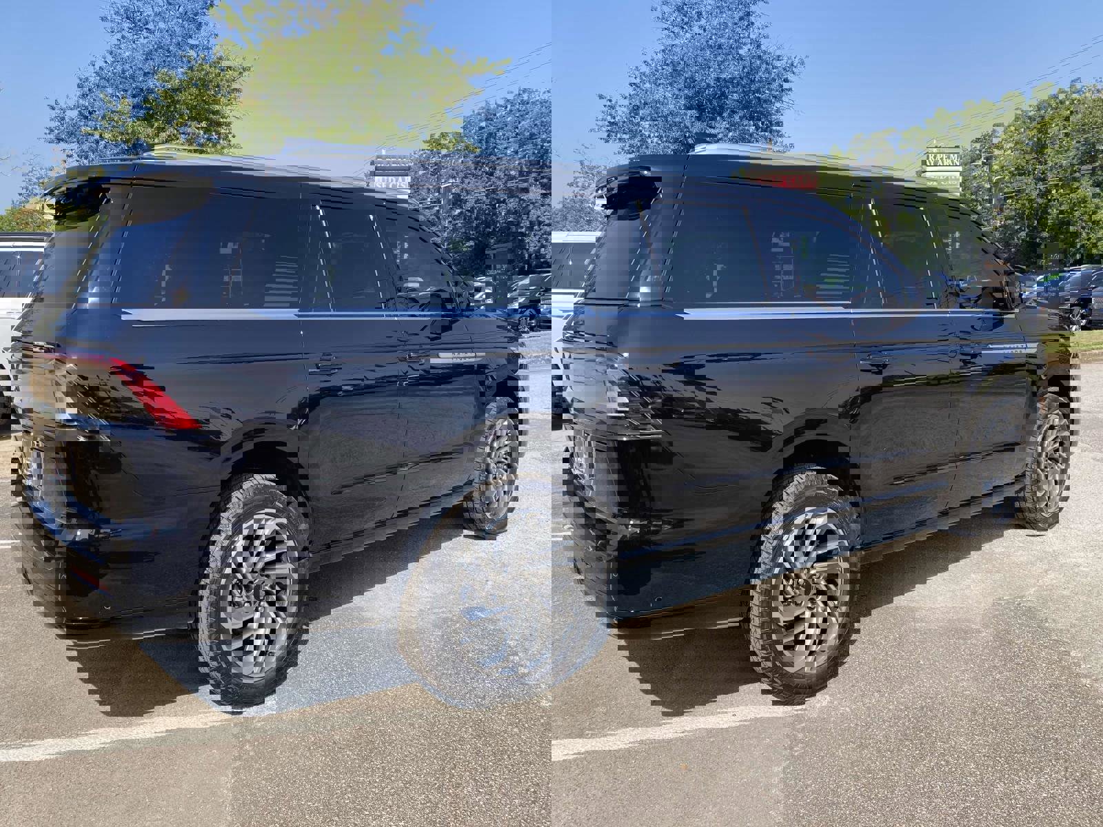 New 2025 Lincoln Navigator L Reserve image 3