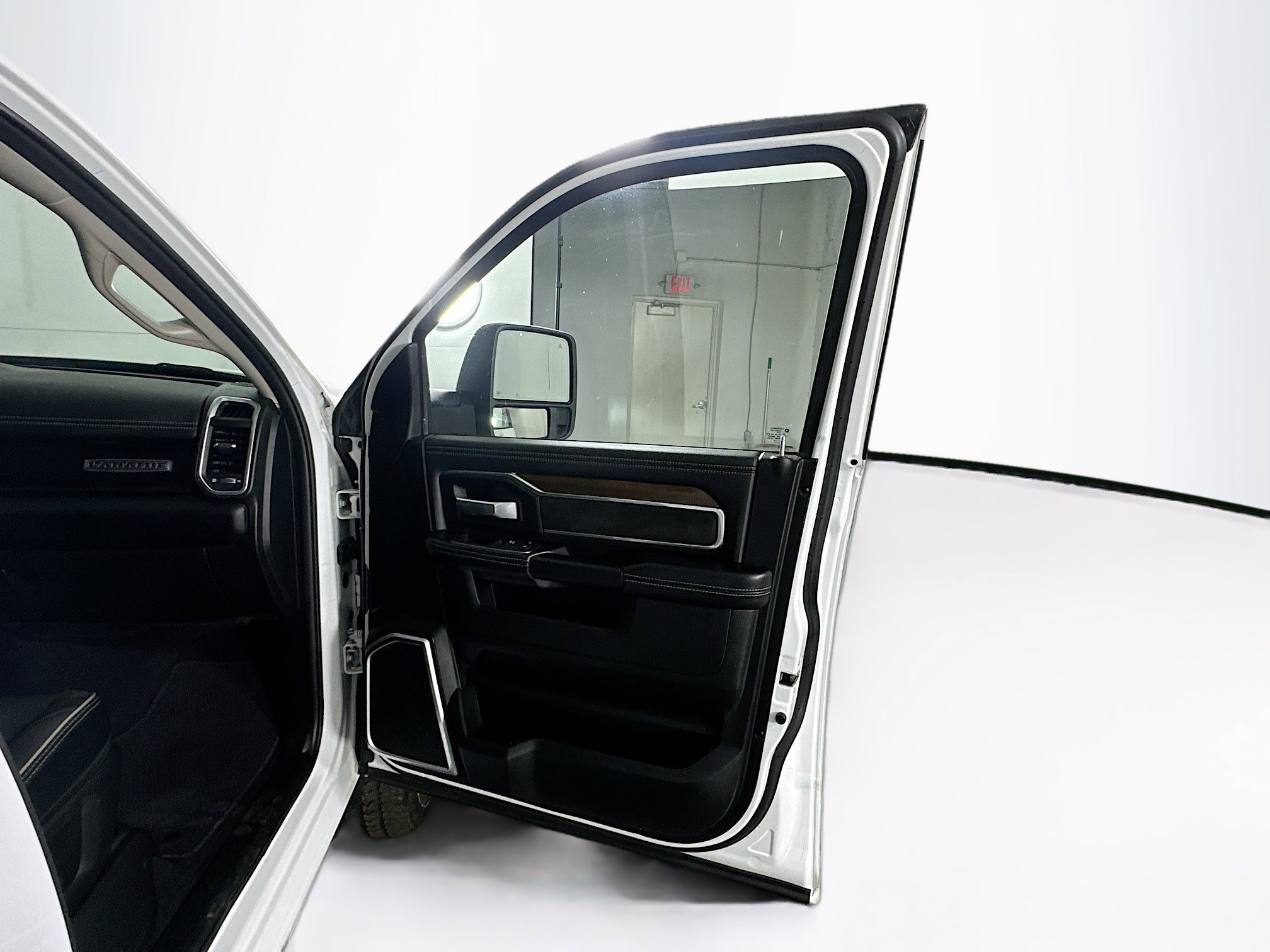 Used 2024 RAM 2500 Laramie image 31