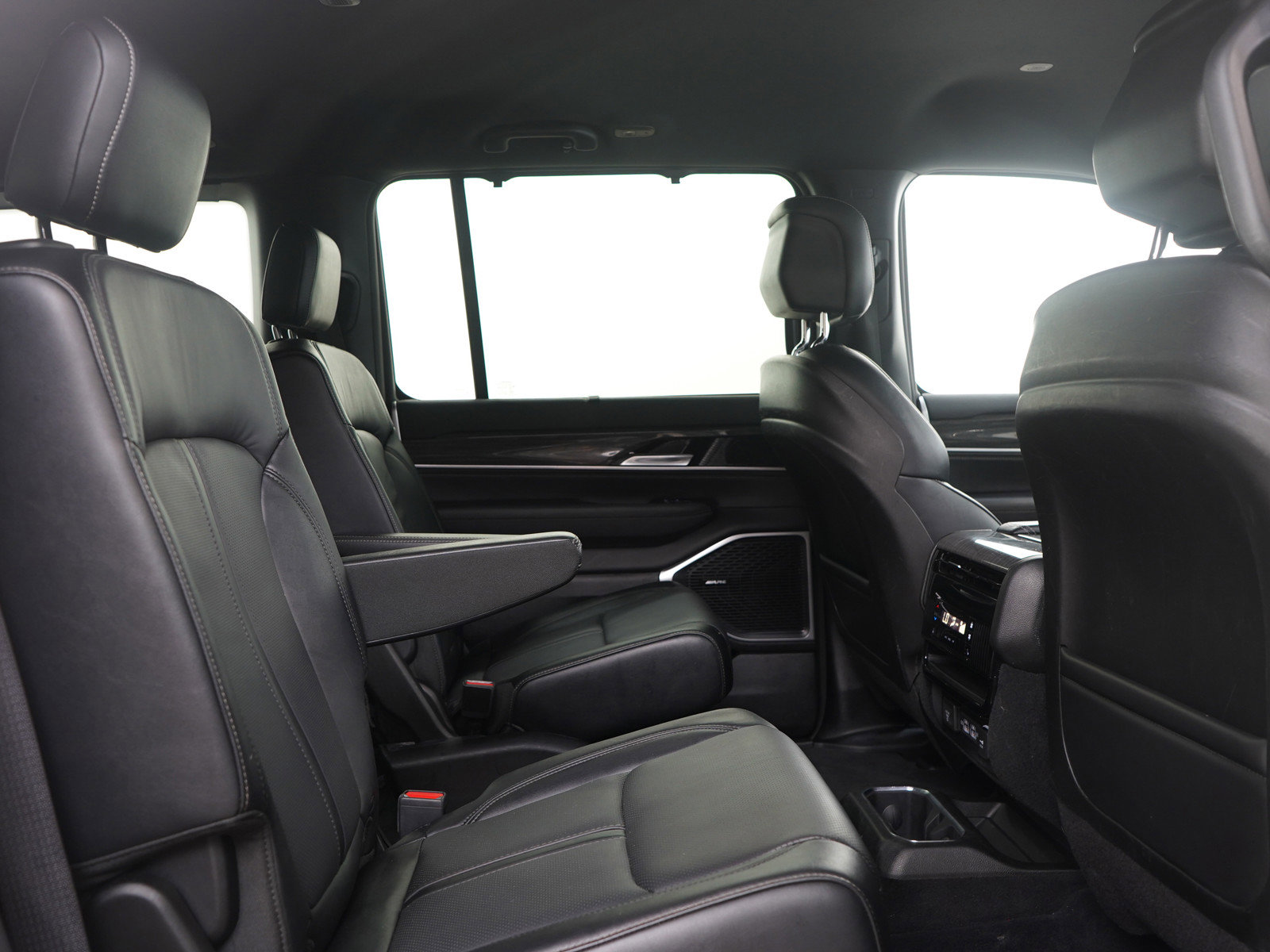 Used 2022 Jeep Wagoneer Series III w/ Convenience Group I image 15