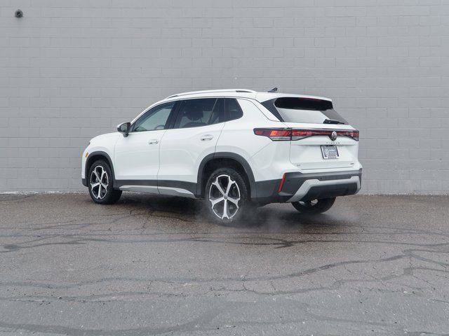 Used 2025 Volkswagen Tiguan SE w/ Panoramic Sunroof Package image 3