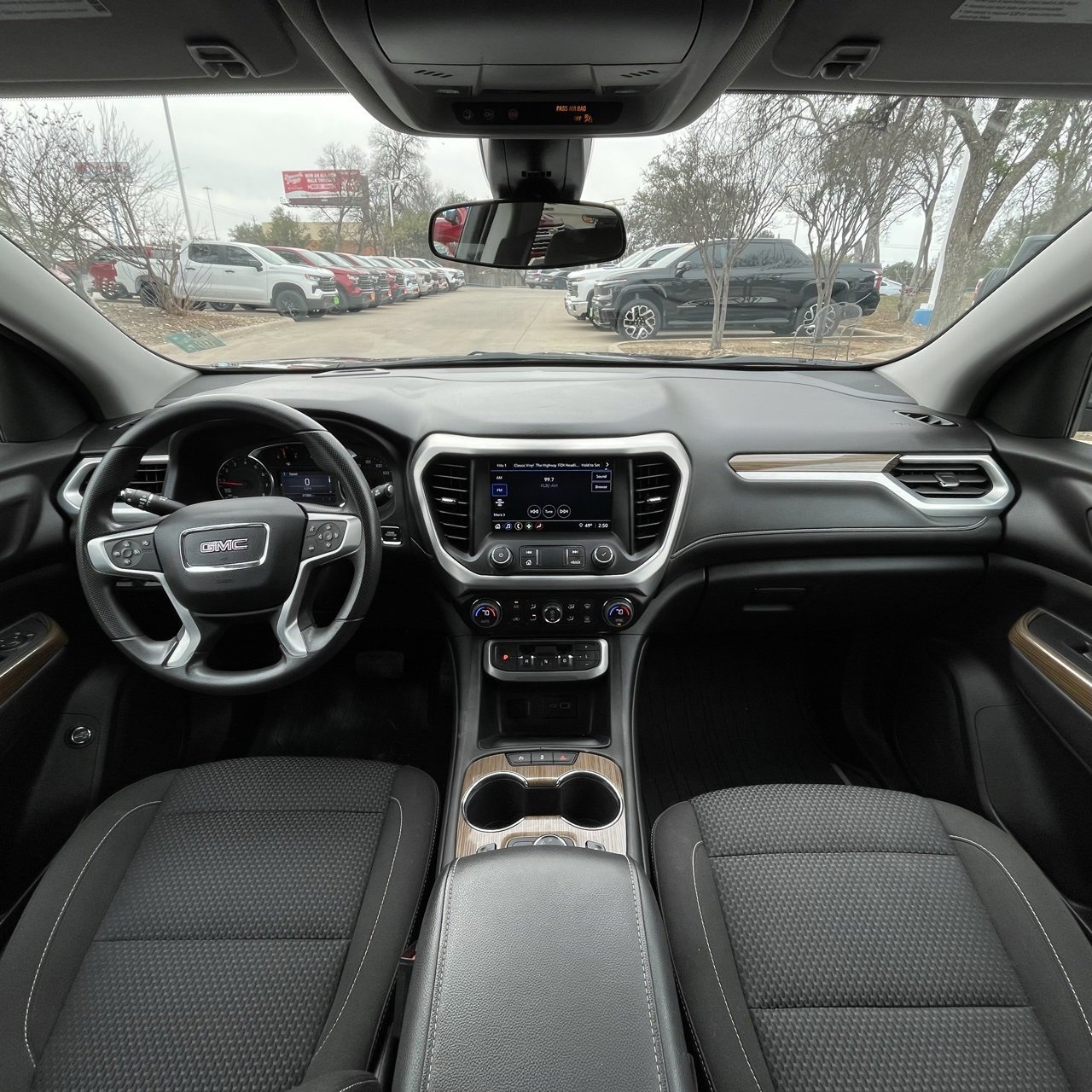 Used 2023 GMC Acadia SLE w/ Driver Convenience Package image 11