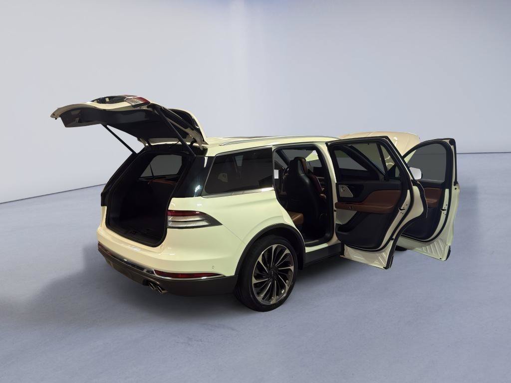 Used 2021 Lincoln Aviator Reserve AWD/4WD image 14