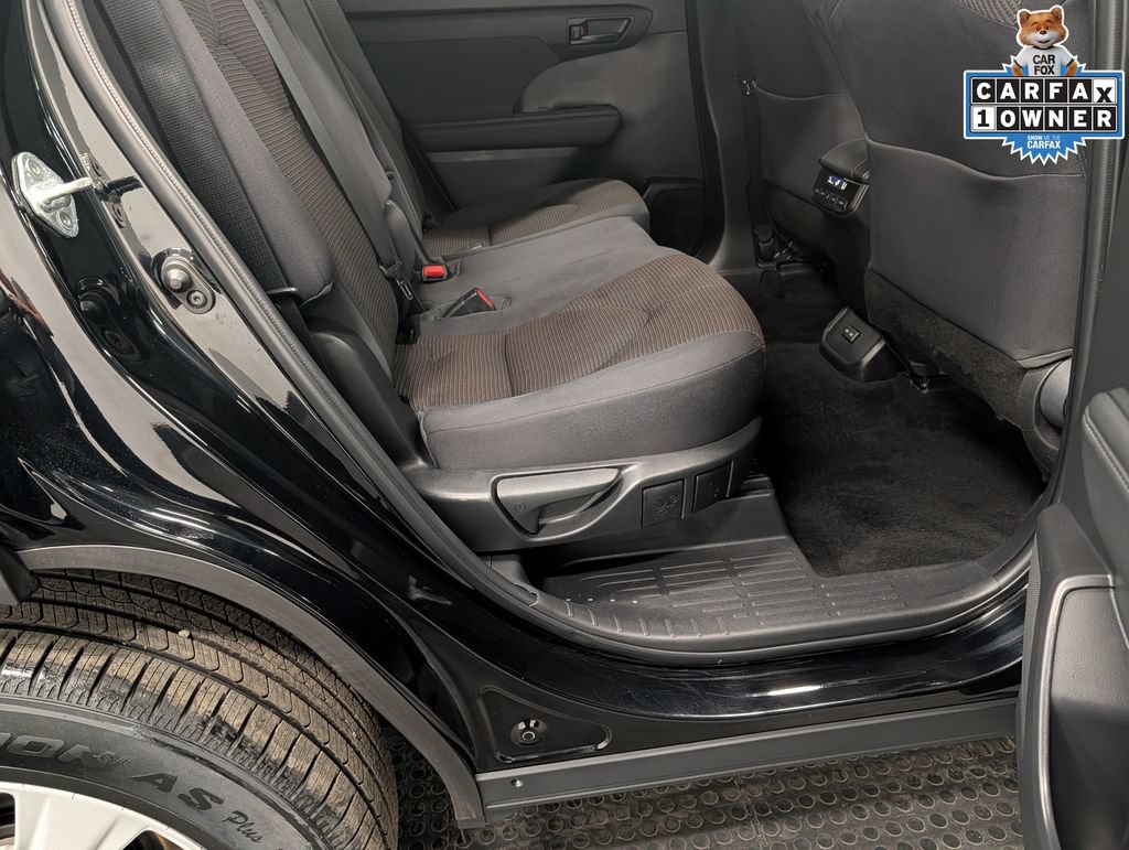 Used 2022 Toyota Highlander LE AWD/4WD image 26