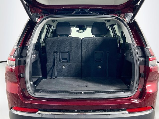 Used 2023 Jeep Grand Cherokee L Laredo w/ Luxury Tech Group I AWD/4WD image 25