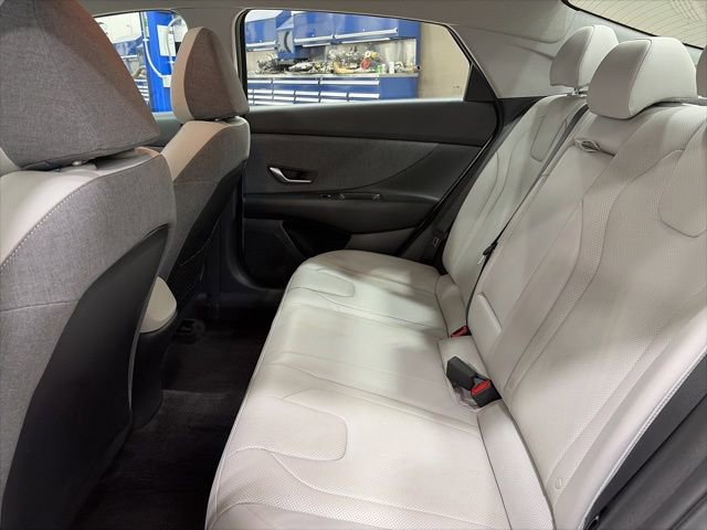 Used 2023 Hyundai Elantra Limited image 18