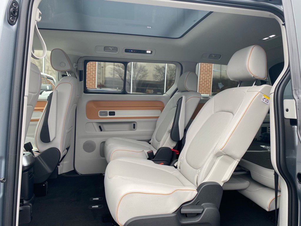 New 2025 Volkswagen ID. Buzz 1st Edition image 13