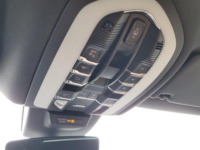 Used 2025 Porsche Macan image 38