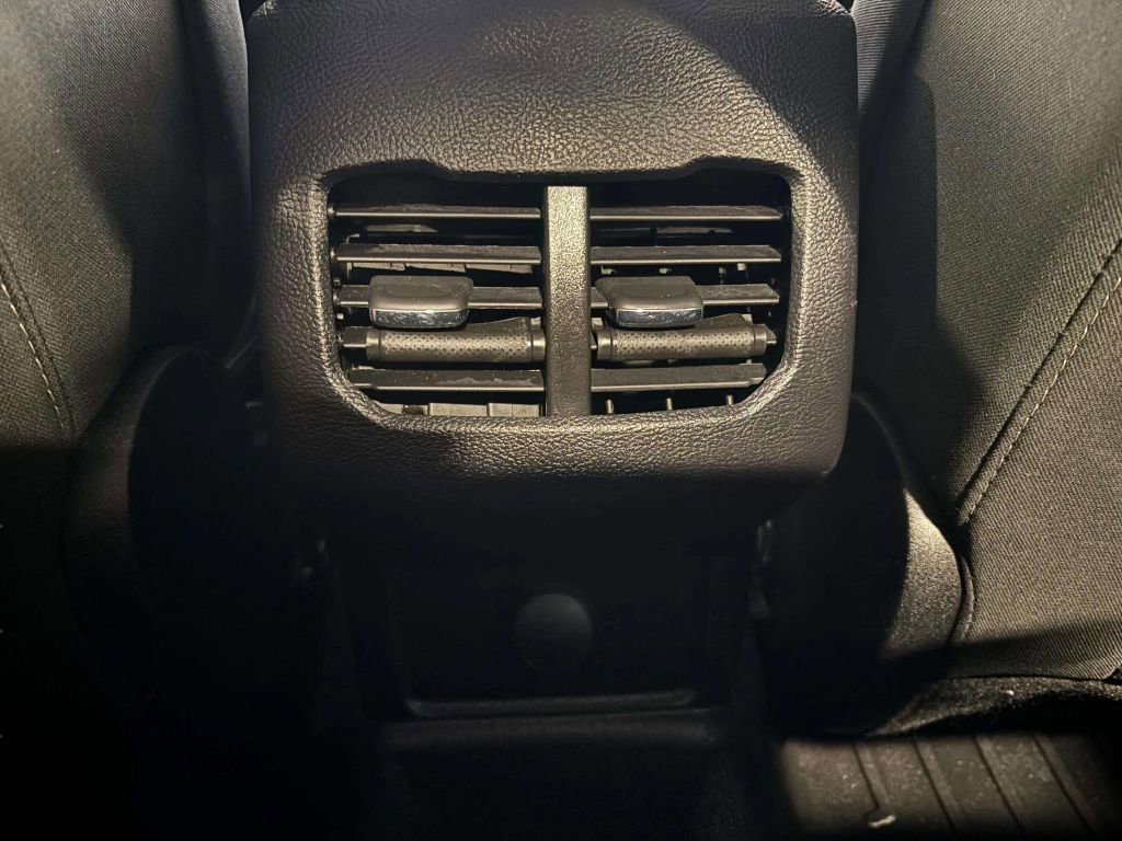 Used 2020 Ford Fusion SE image 31