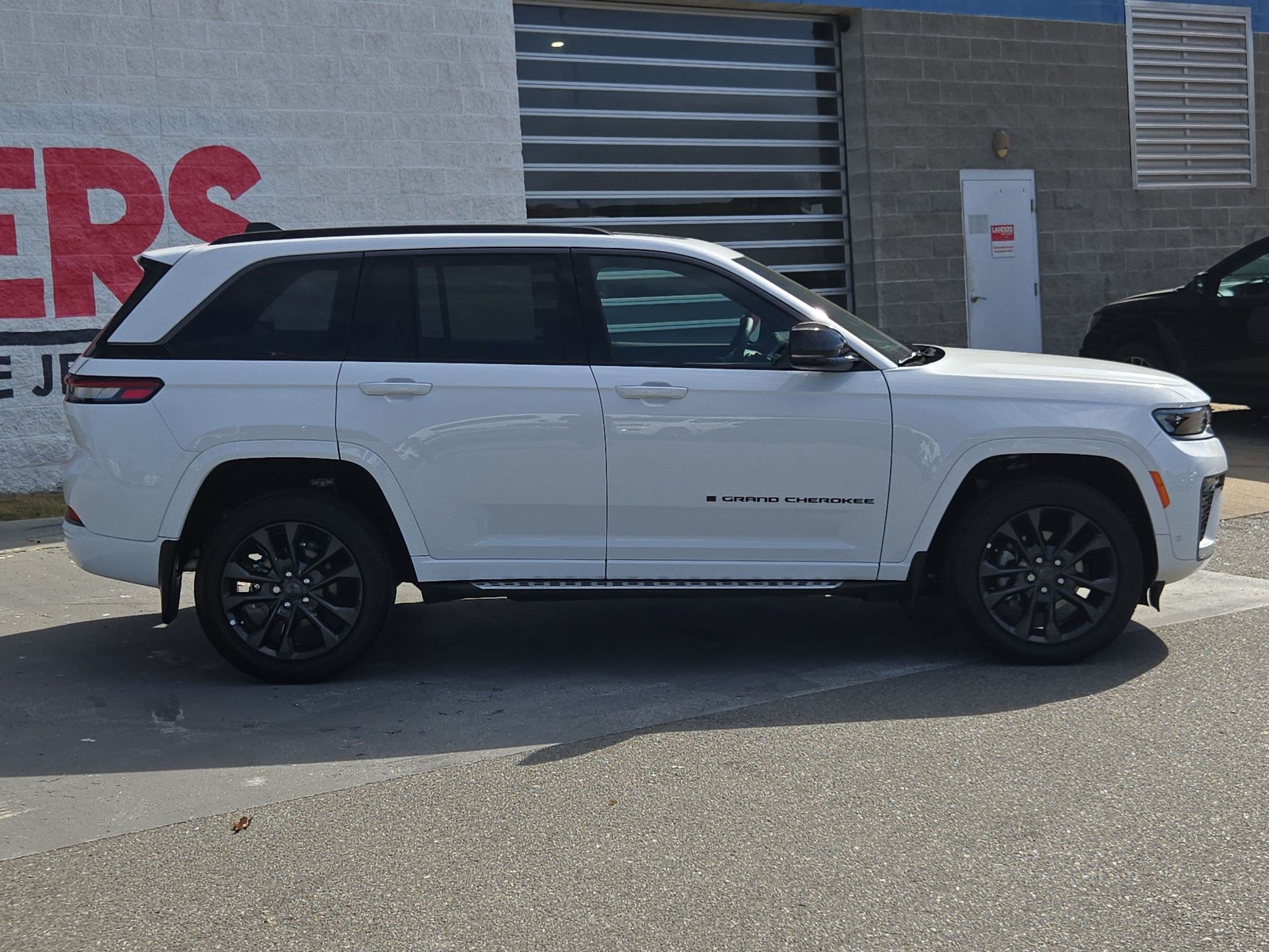 Used 2026 Jeep Grand Cherokee Limited AWD/4WD image 8