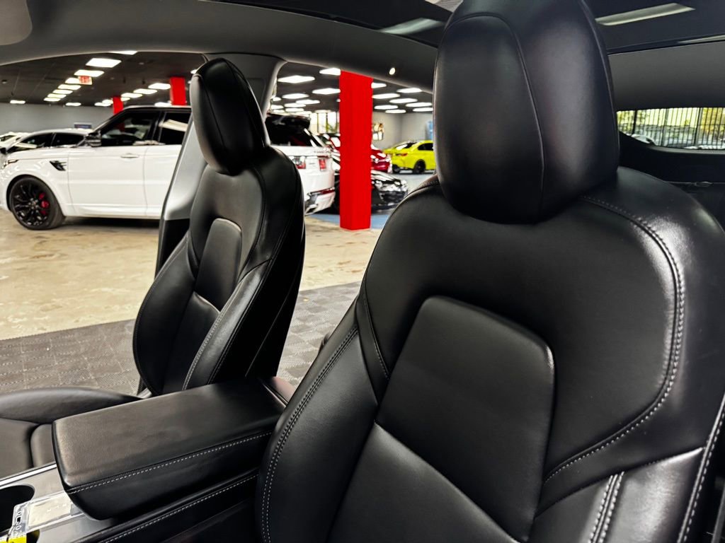 Used 2022 Tesla Model Y Long Range image 32