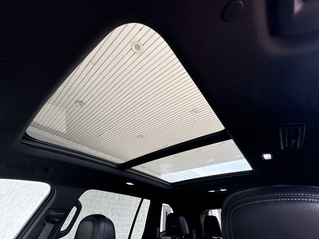 Certified 2025 Buick Enclave Avenir AWD/4WD image 19