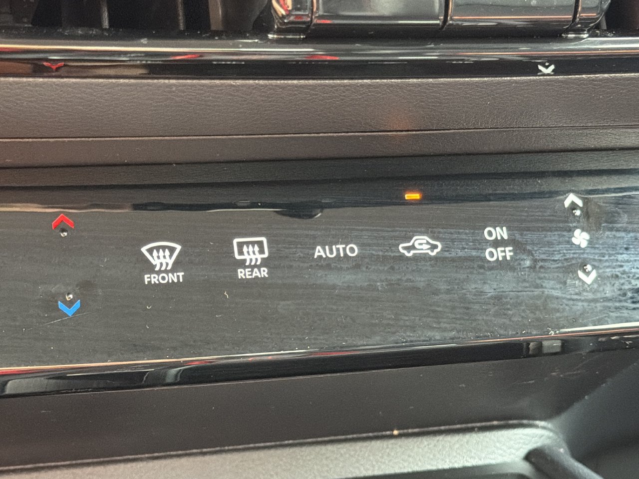 Certified 2025 Nissan Kicks SR FWD image 6