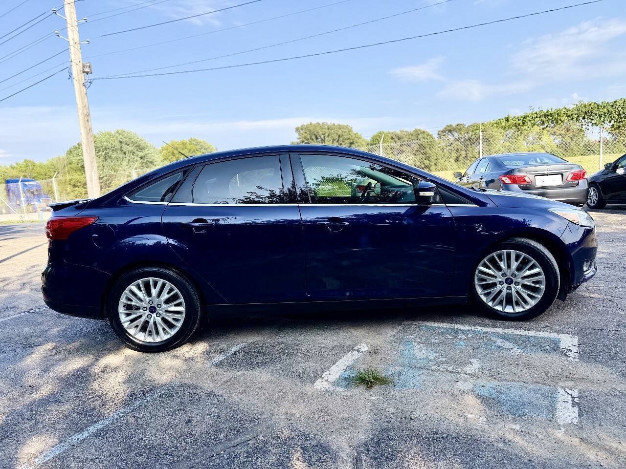 Used 2017 Ford Focus Titanium FWD image 6