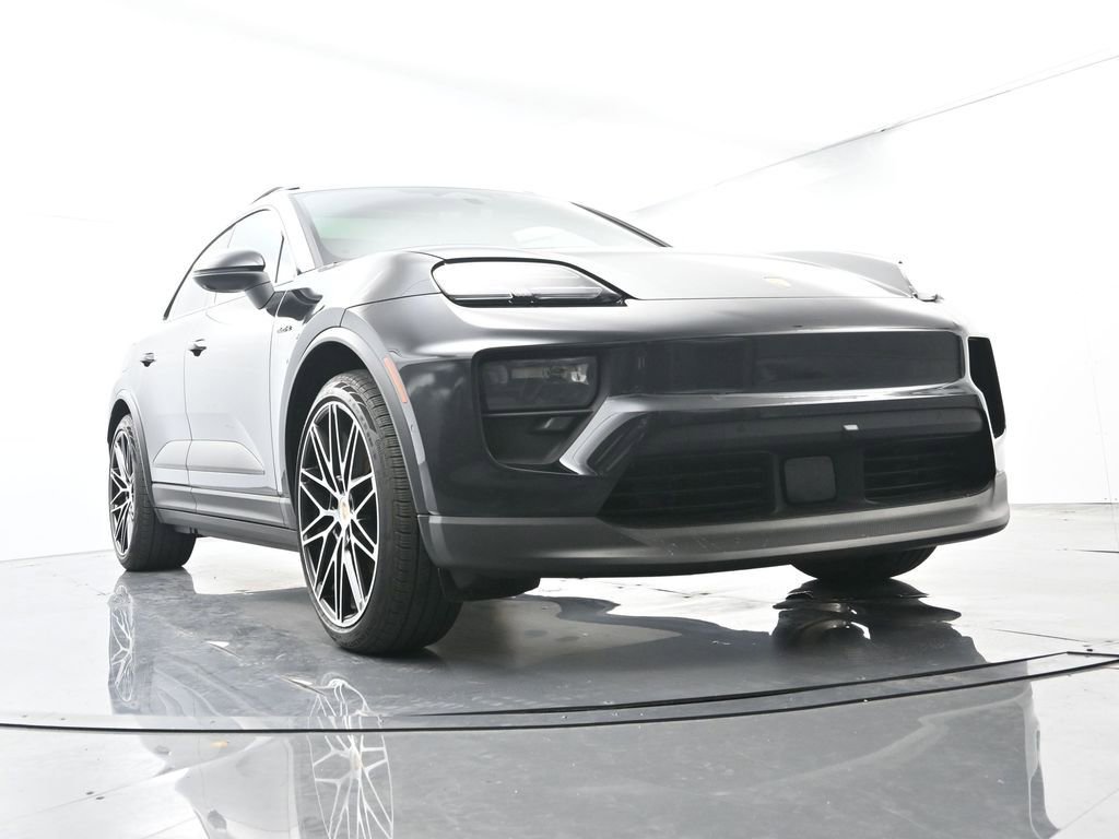 Certified 2025 Porsche Macan 4S Electric AWD/4WD image 54