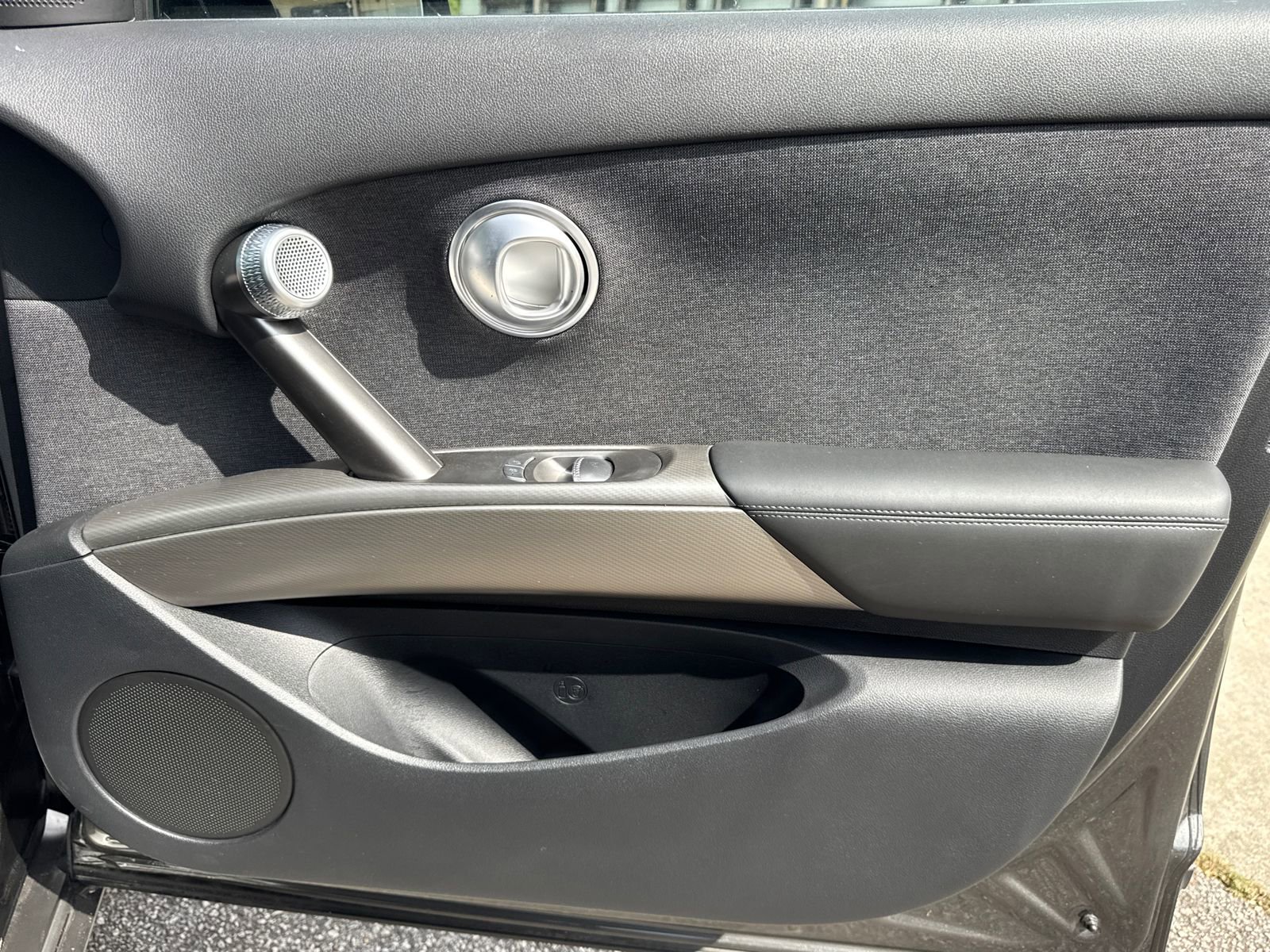 Used 2025 Genesis GV60 RWD image 14