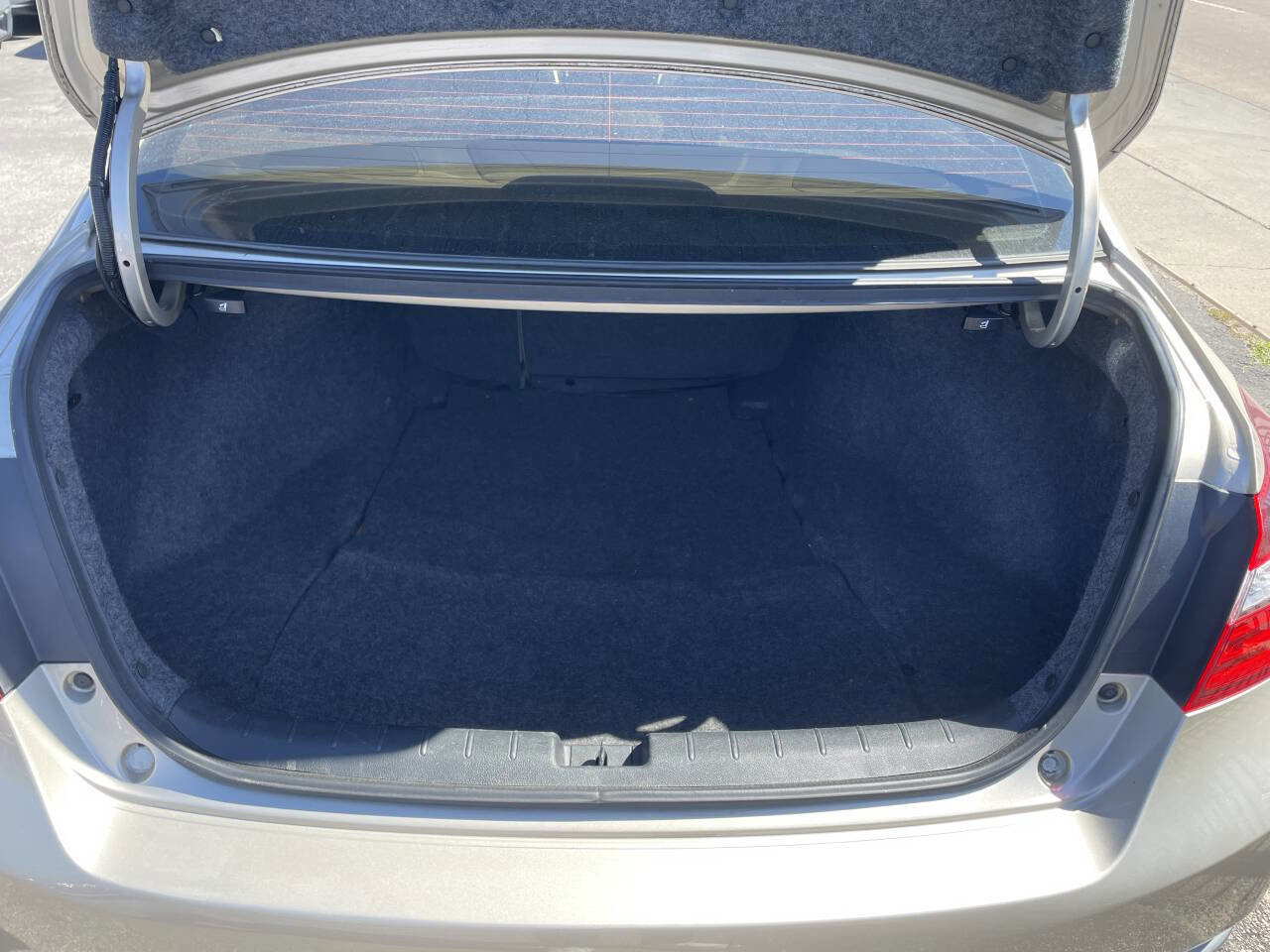 Used 2017 Honda Accord EX-L image 6