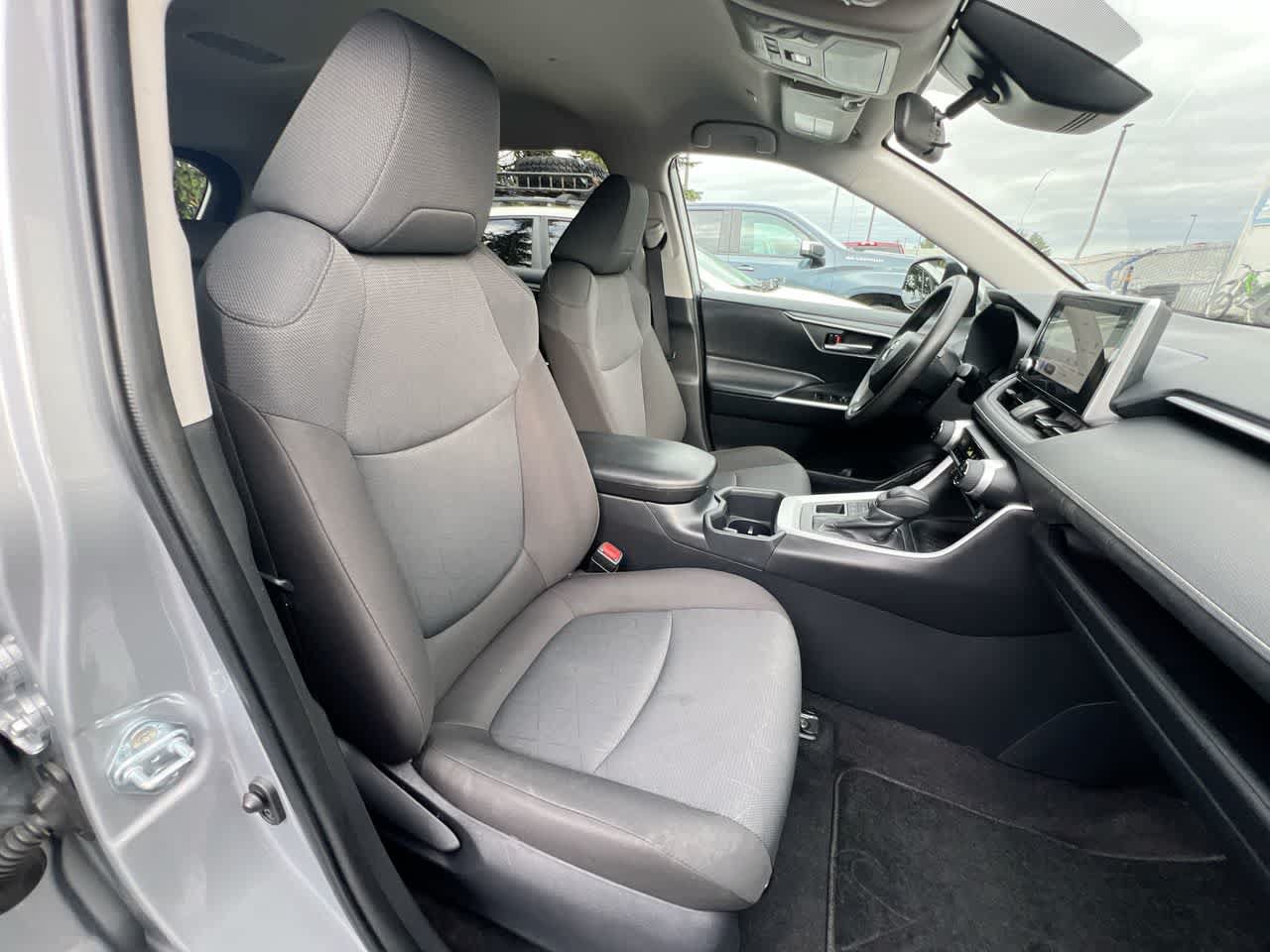 Used 2025 Toyota RAV4 XLE AWD/4WD image 28