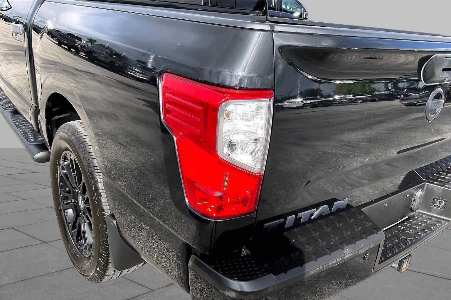 Used 2019 Nissan Titan SV w/ SV Convenience Package RWD image 25