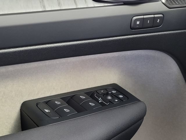 New 2026 Volvo XC40 B4 Plus w/ Climate Package FWD image 24