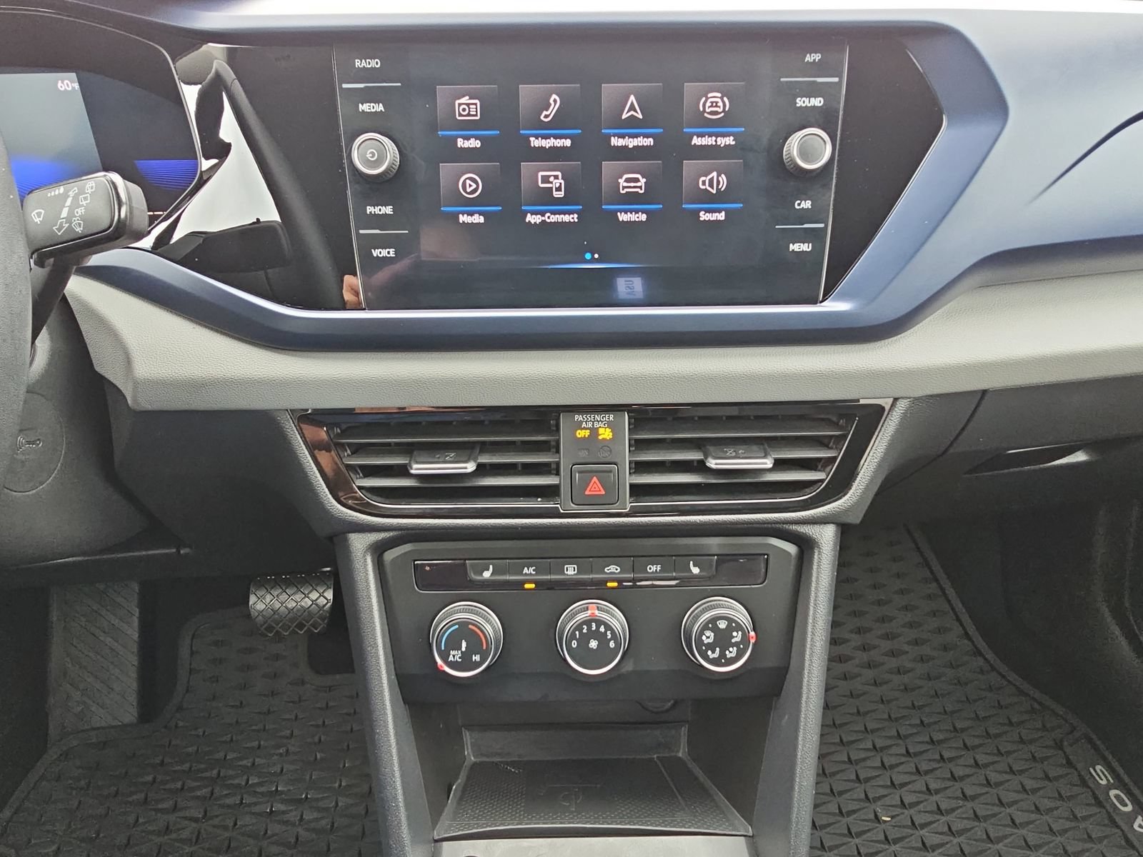 Used 2022 Volkswagen Taos SE FWD image 19