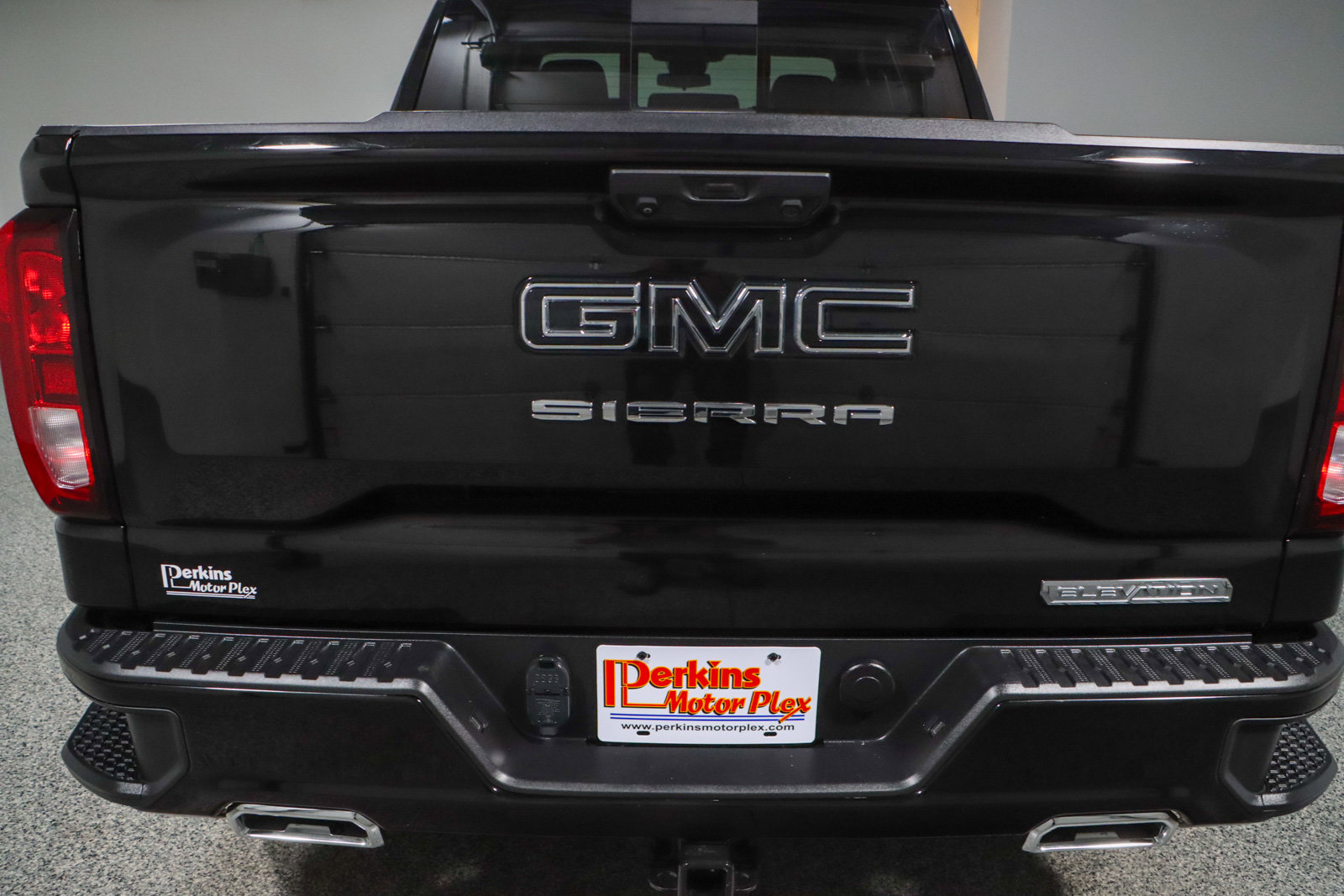 Used 2023 GMC Sierra 1500 Elevation w/ Preferred Package image 9