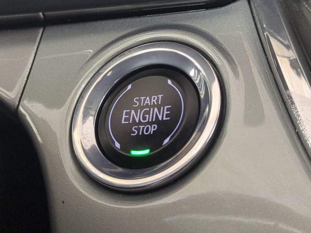 Used 2025 Chevrolet Trax LT FWD image 40