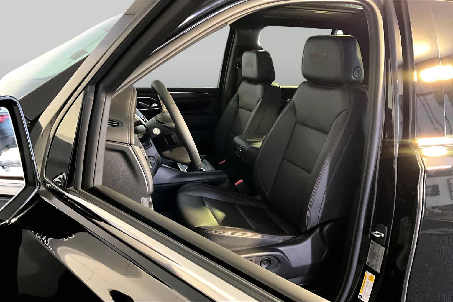 Used 2023 Chevrolet Tahoe High Country w/ Premium Package 2 AWD/4WD image 9