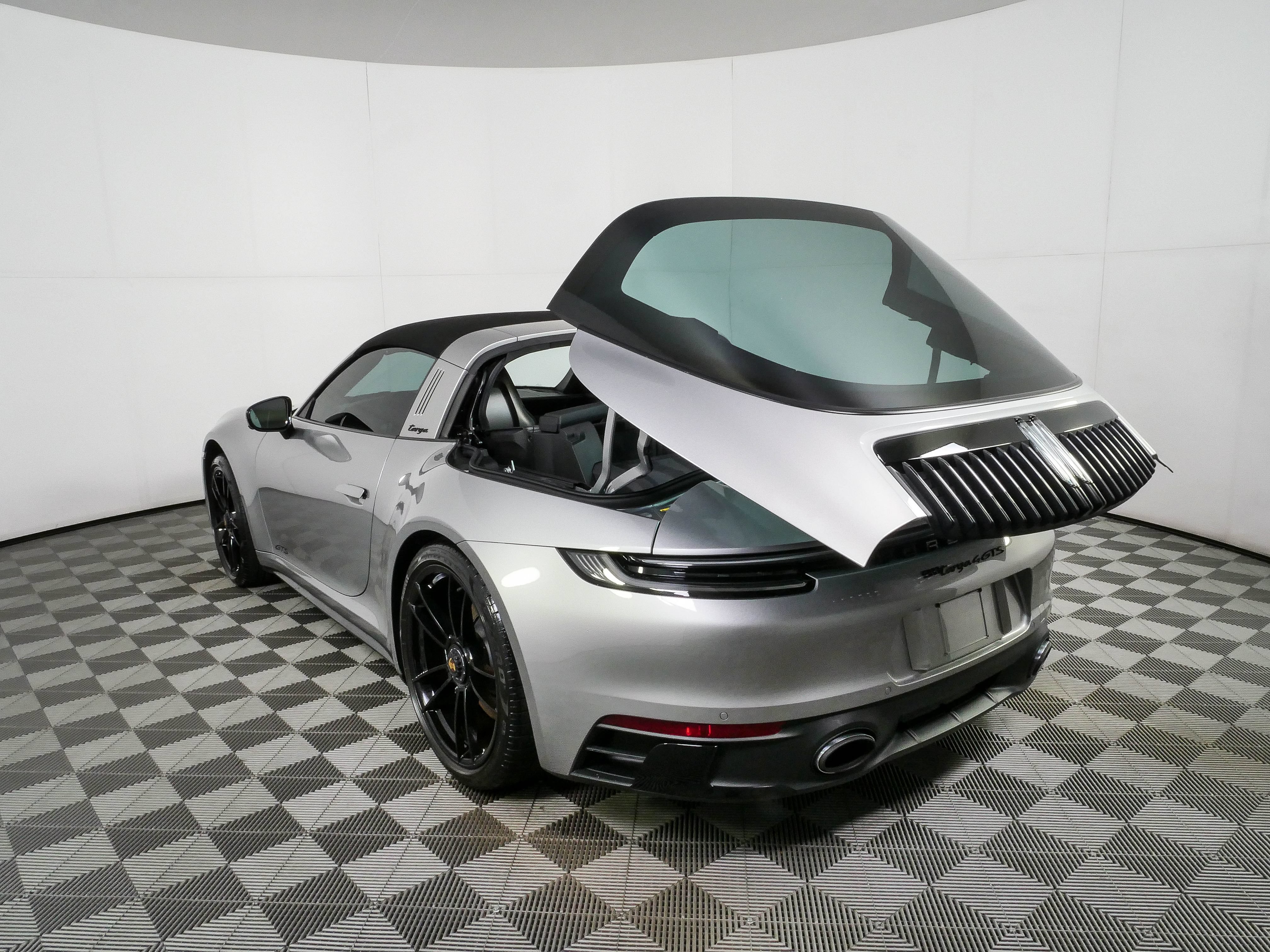 Certified 2024 Porsche 911 Targa 4 GTS w/ Premium Package AWD/4WD image 31