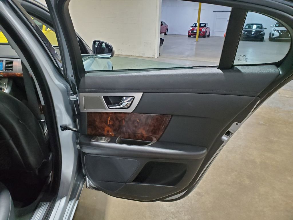 Used 2009 Jaguar XF Luxury image 18