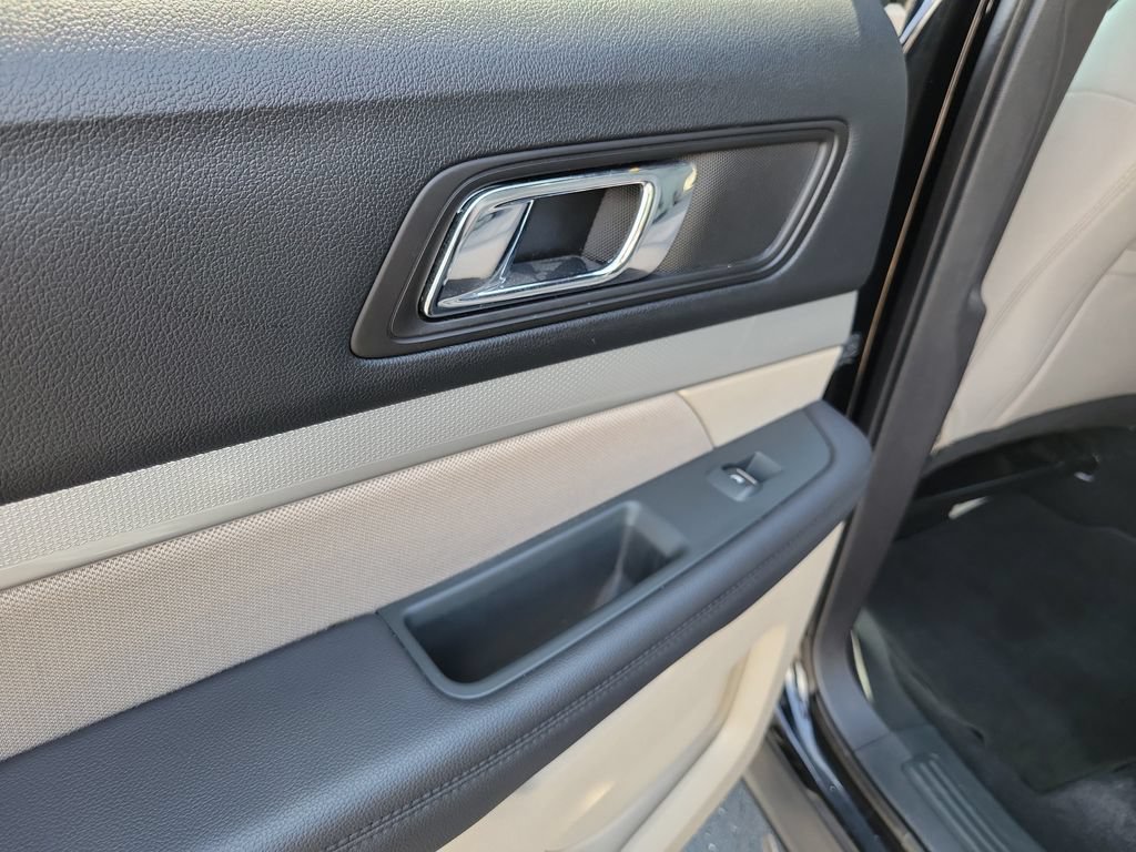 Used 2018 Ford Explorer FWD image 18