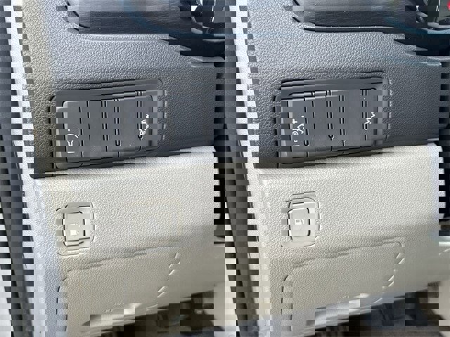 Used 2017 Kia Sedona LX w/ LX Essentials Premium Package image 17