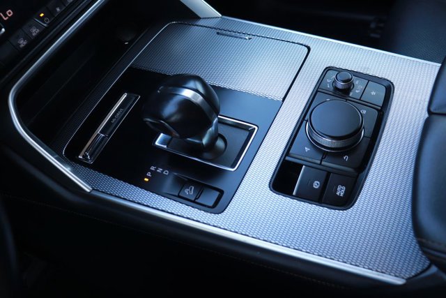 Used 2025 MAZDA CX-70 3.3 Turbo w/ Preferred Package image 16