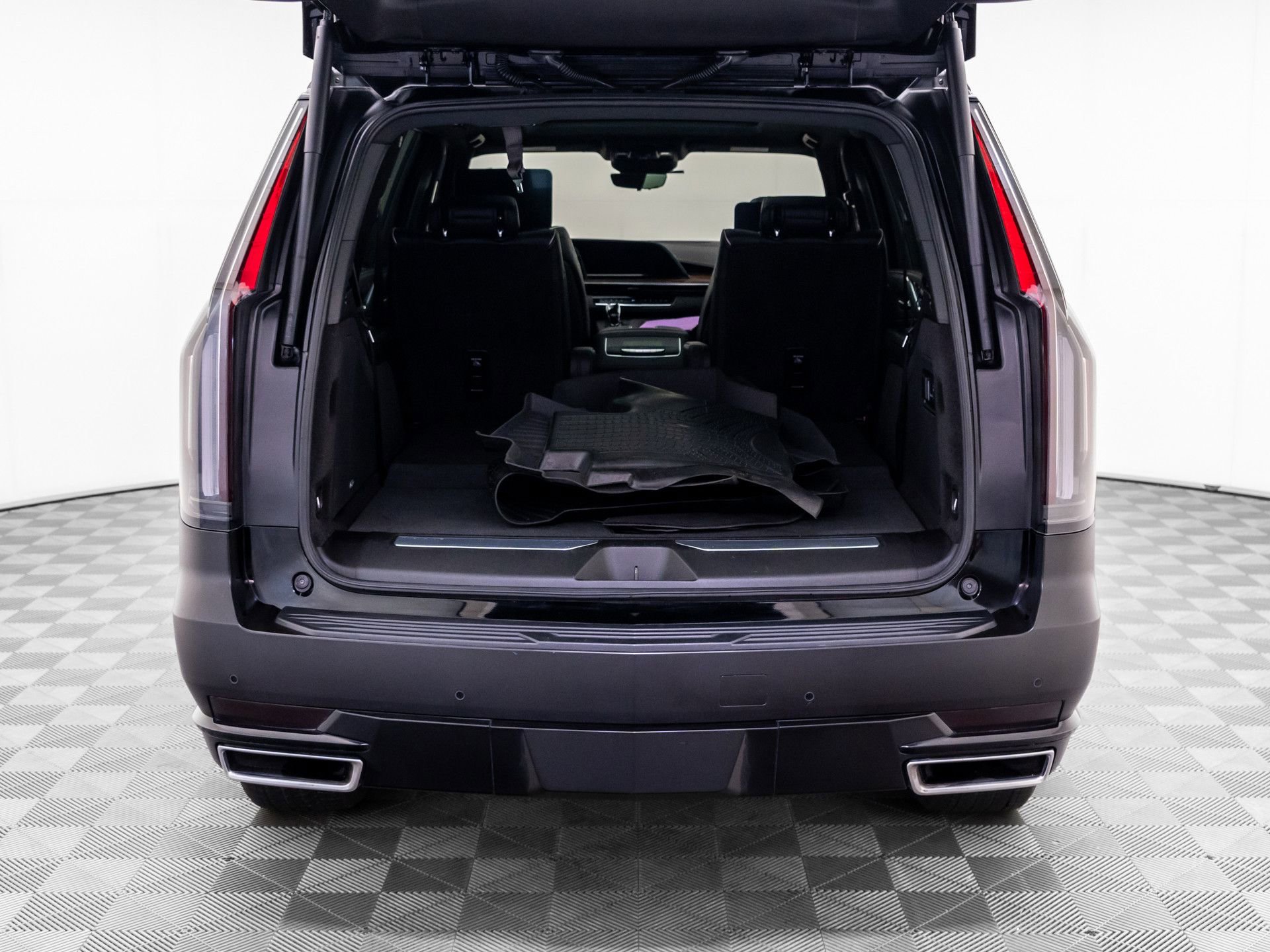 Certified 2024 Cadillac Escalade Premium Luxury AWD/4WD image 37