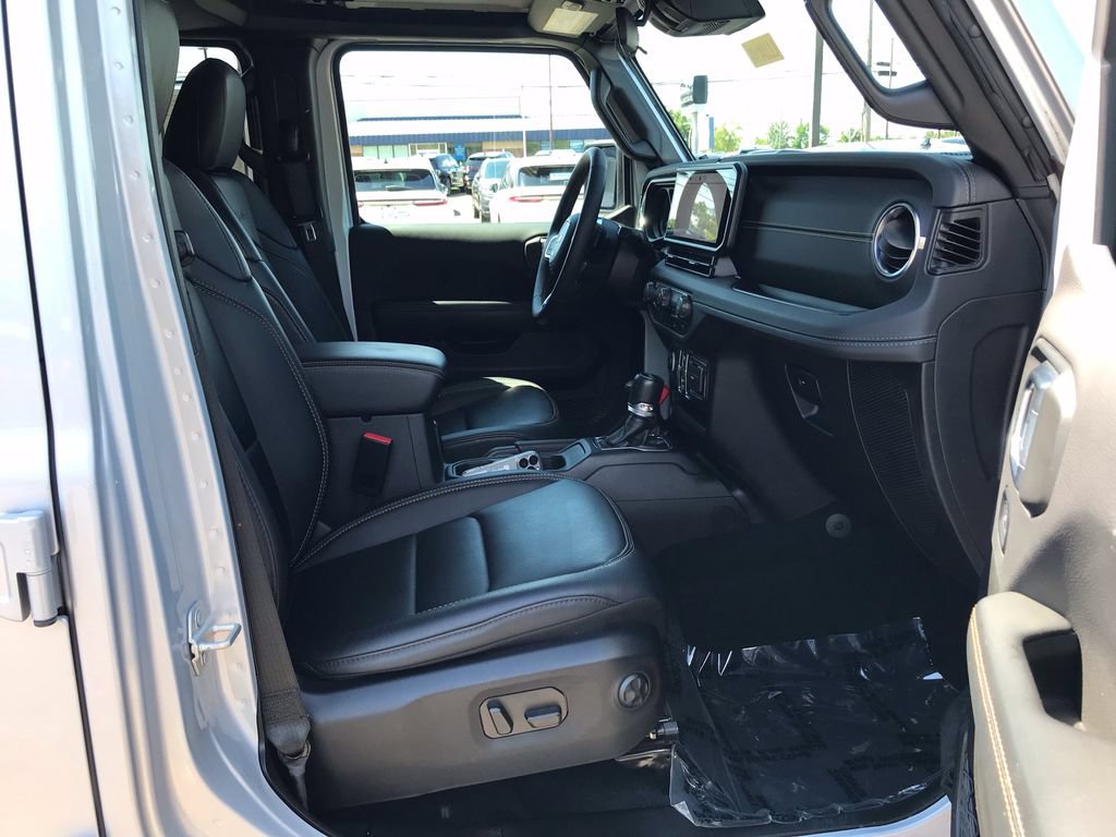 Used 2024 Jeep Wrangler Unlimited Sahara AWD/4WD image 18