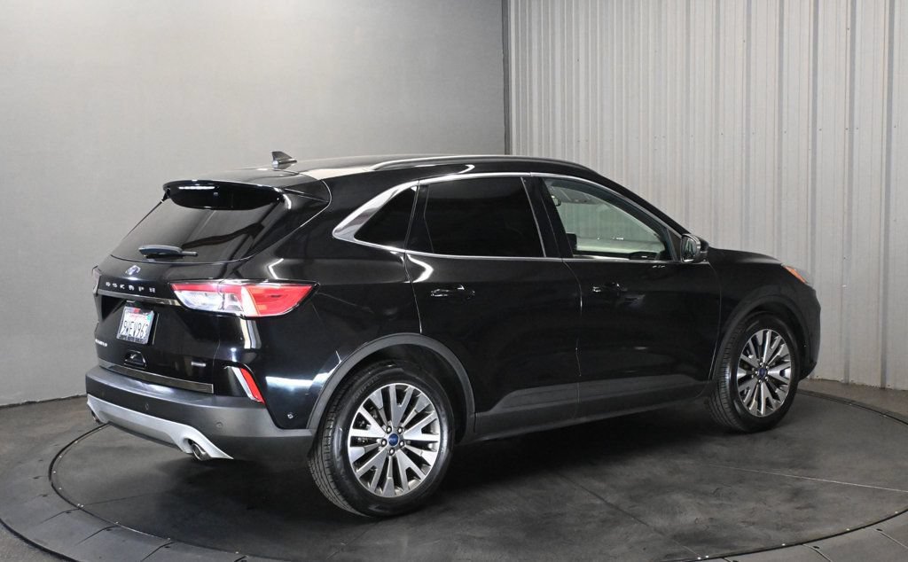 Used 2020 Ford Escape Titanium FWD image 5