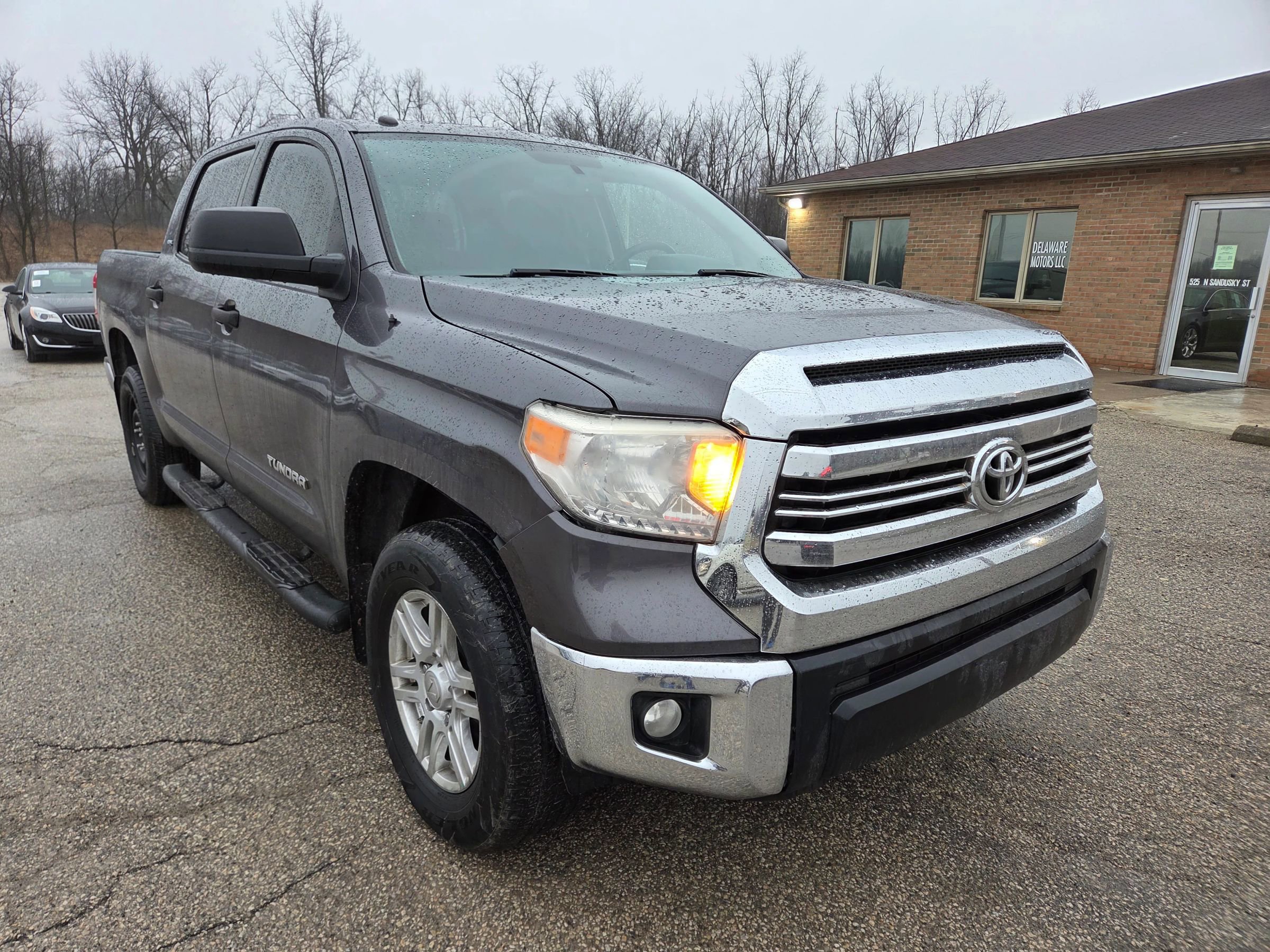 Used 2017 Toyota Tundra SR5 w/ SR5 Upgrade Package image 3