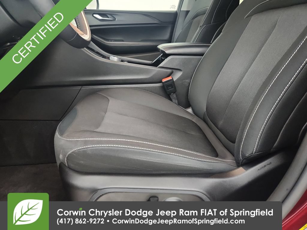 Used 2023 Jeep Grand Cherokee Laredo w/ Luxury Tech Group I AWD/4WD image 19