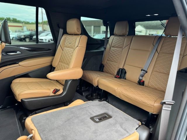 Used 2021 Cadillac Escalade Sport w/ LPO, Illumination Package AWD/4WD image 26