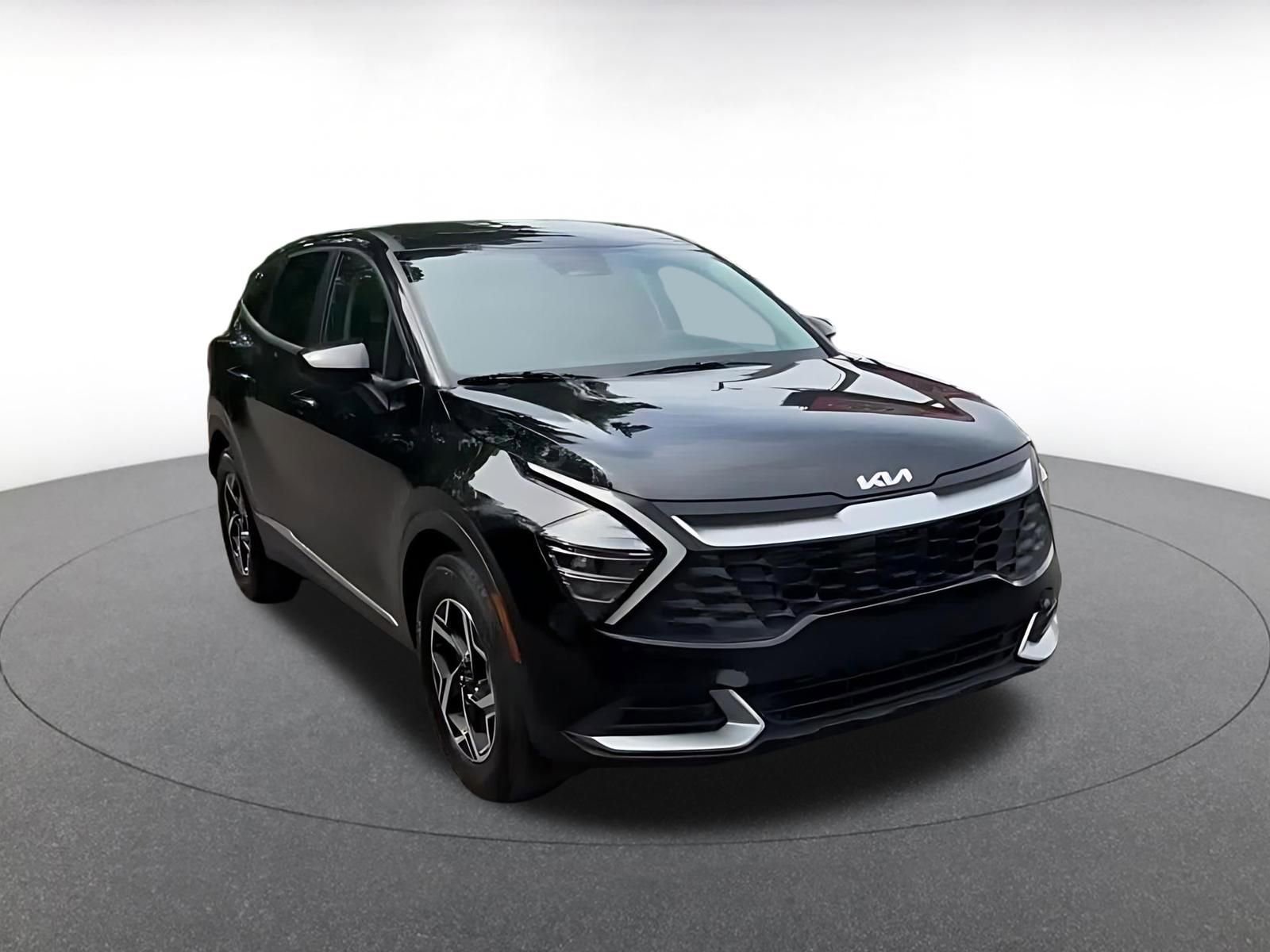 Used 2025 Kia Sportage LX image 3