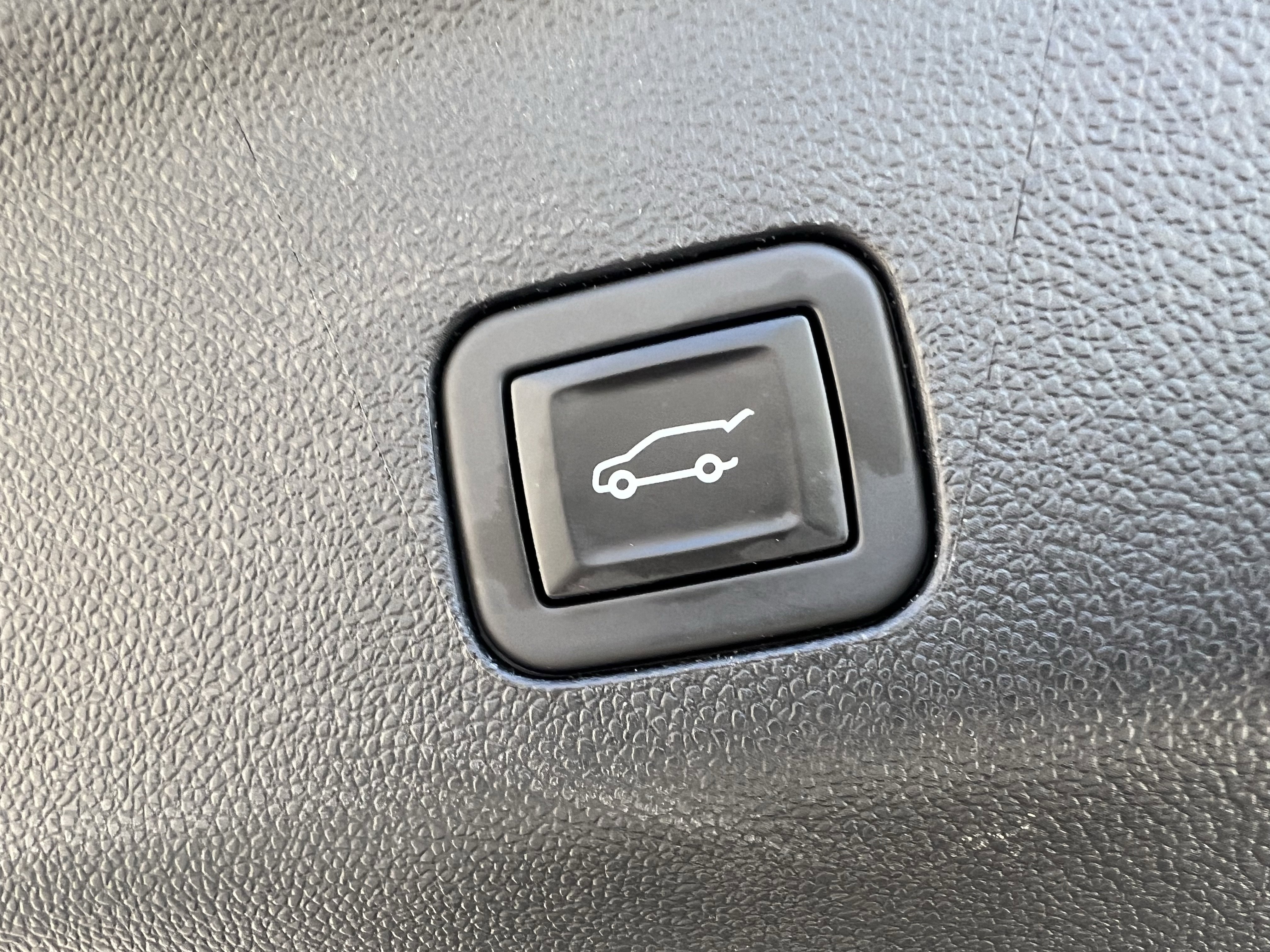 Used 2024 GMC Yukon XL Denali w/ Advanced Technology Package image 38