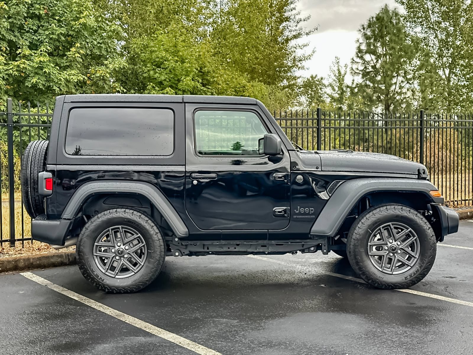 Used 2026 Jeep Wrangler Sport AWD/4WD image 2