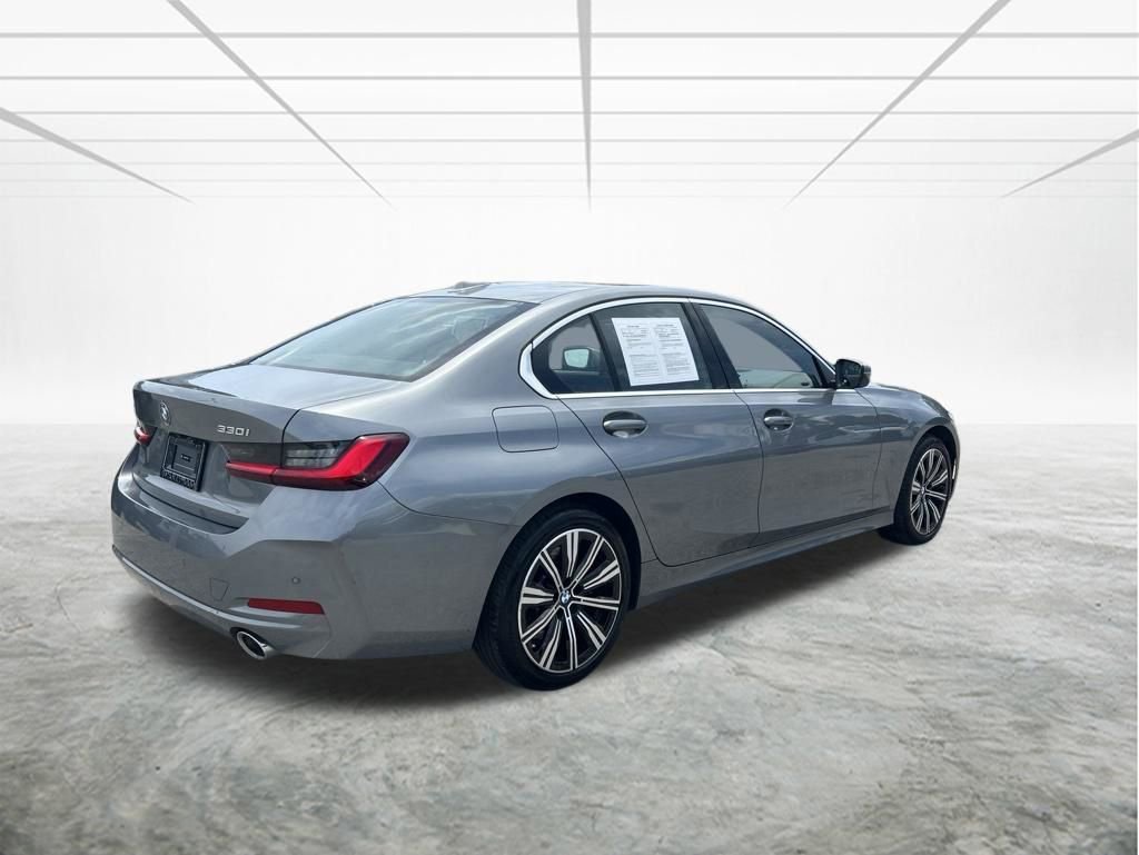 Used 2025 BMW 330i xDrive Sedan w/ Convenience Package AWD/4WD image 4