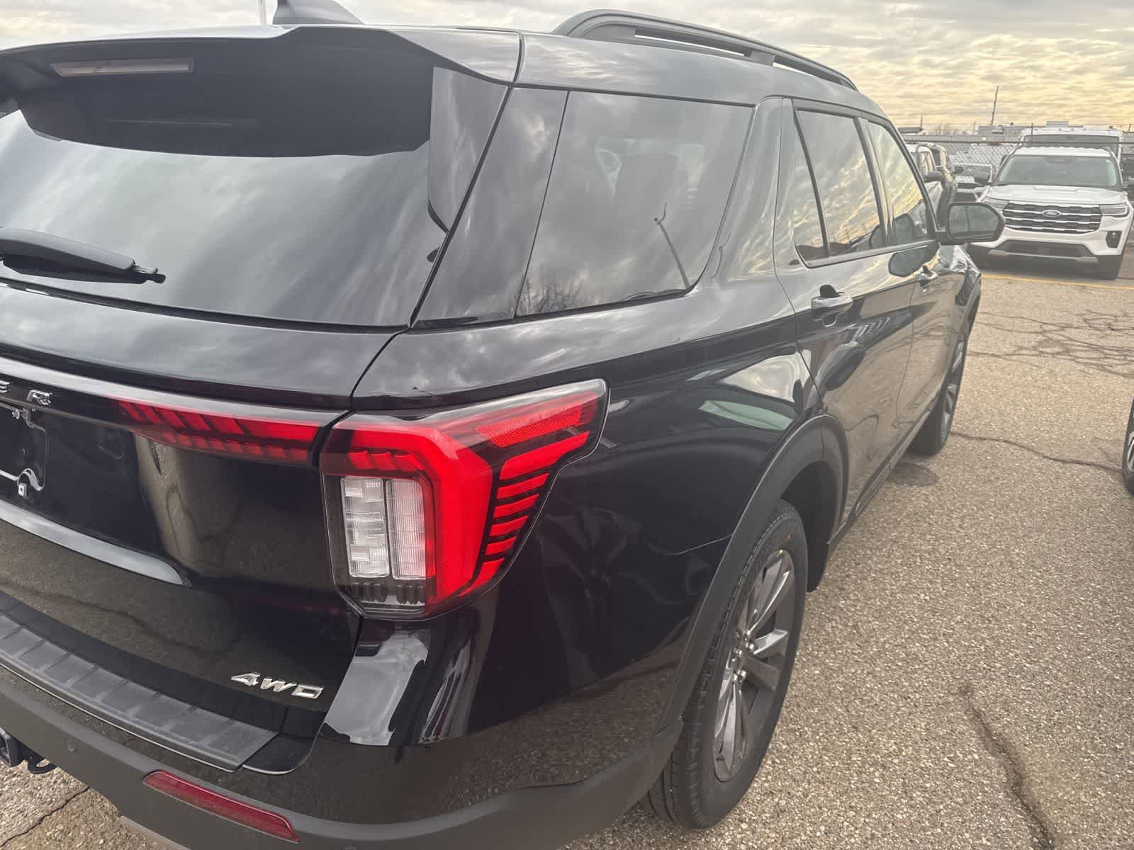 New 2026 Ford Explorer Active w/ Active Comfort Package AWD/4WD image 15