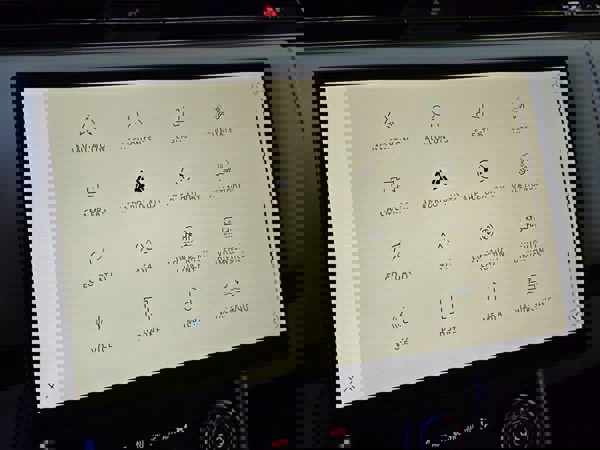 Used 2023 Land Rover Range Rover SE image 39