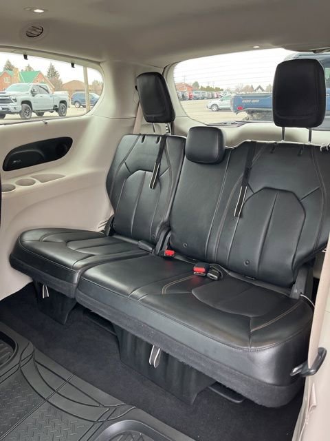 Used 2018 Chrysler Pacifica Touring-L w/ Premium Audio Group image 33