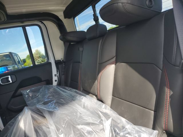 New 2026 Jeep Gladiator Rubicon w/ Technology Group AWD/4WD image 16